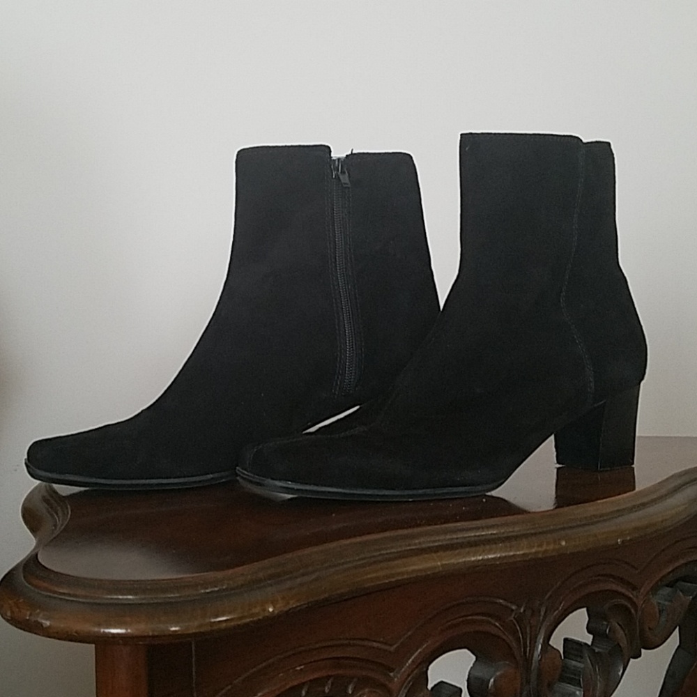 Nine West Black suede booties 8M